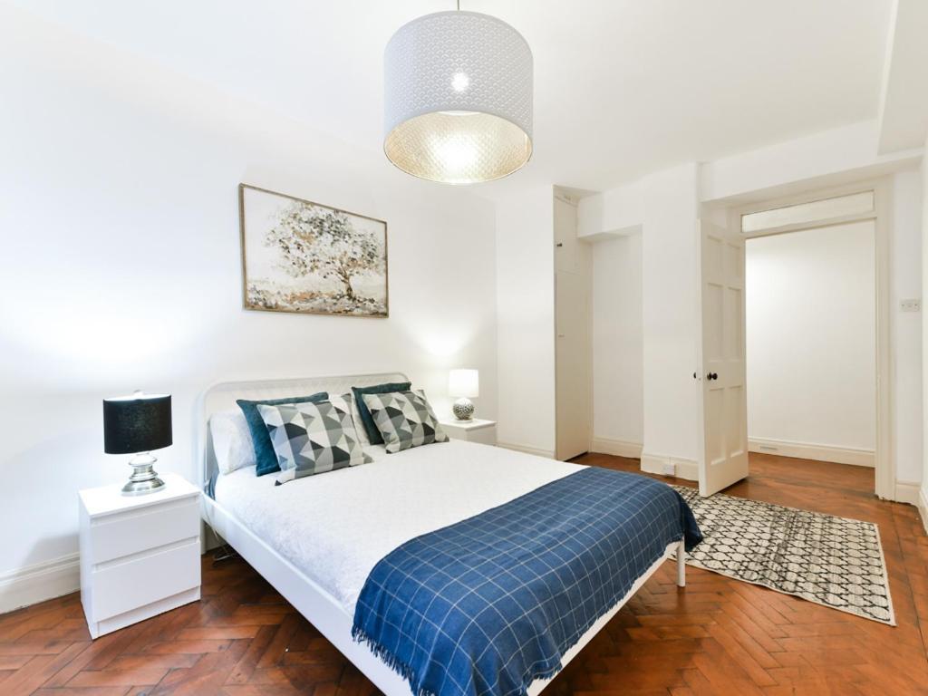 Cs Hyde Park Apartment